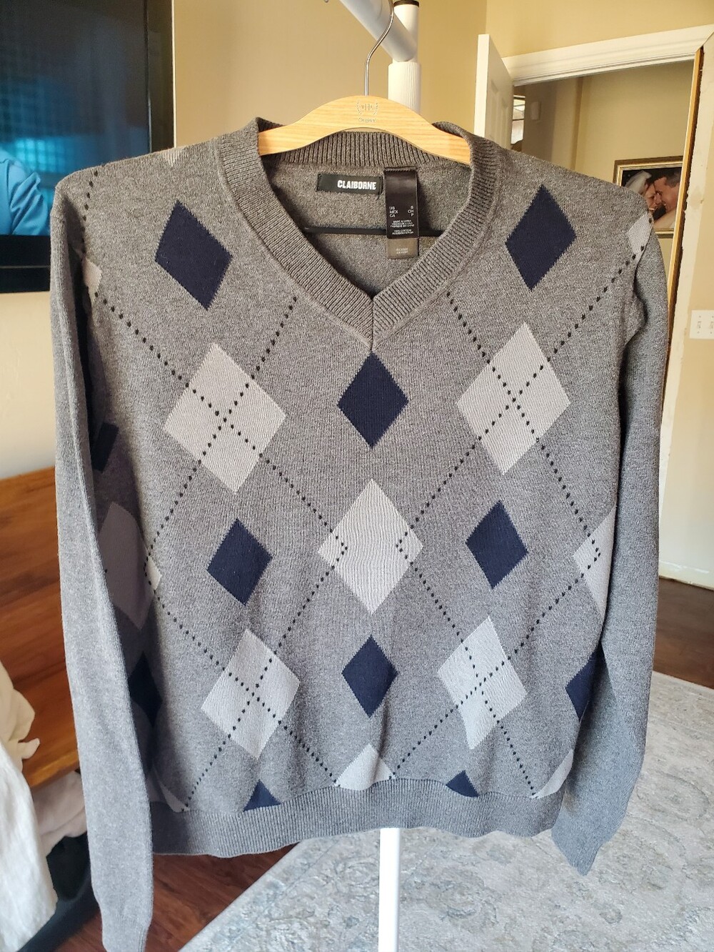 Claiborne Men's Heather Gray V-Neck Argyle Sweater Size Small